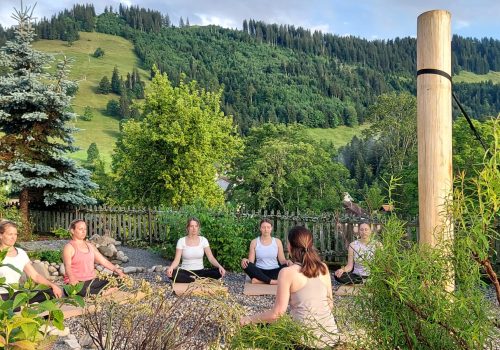 Meditation-im-Refugio-Naturgarten, der im Zug der Sanierung des ehemaligen Kapuzinerhospizes angelegt wurde.